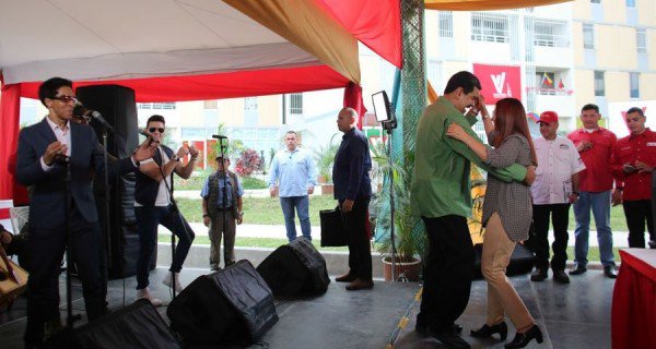 market2dayweb's tweet photo. Maduro se fue a Bolivia tras celebrar cumpleaños con Bonny Cepeda https://t.co/1XFokJRh0s https://t.co/WrbuuORZhM