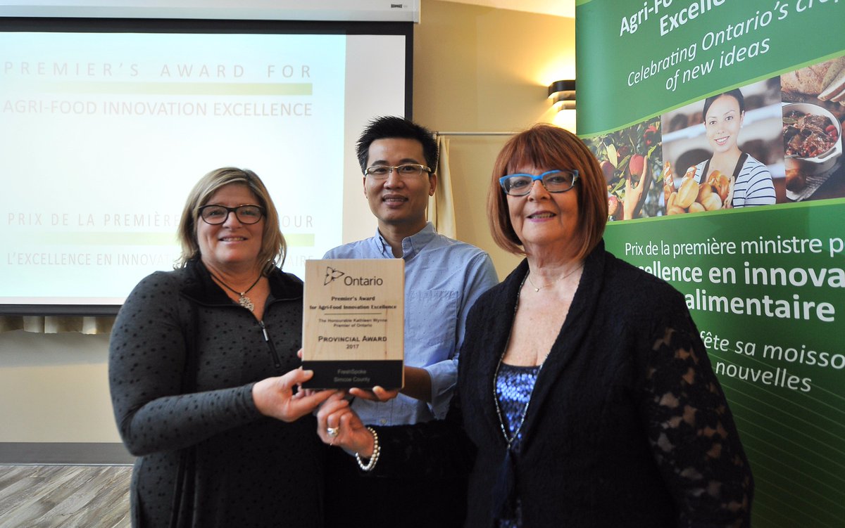 BarrieExaminer's tweet photo. Growing ideas leads to agri-food awards in #Barrie. https://t.co/fJBSC7lEC0 @AnnHoggarthMPP https://t.co/RhY2U0VUyE