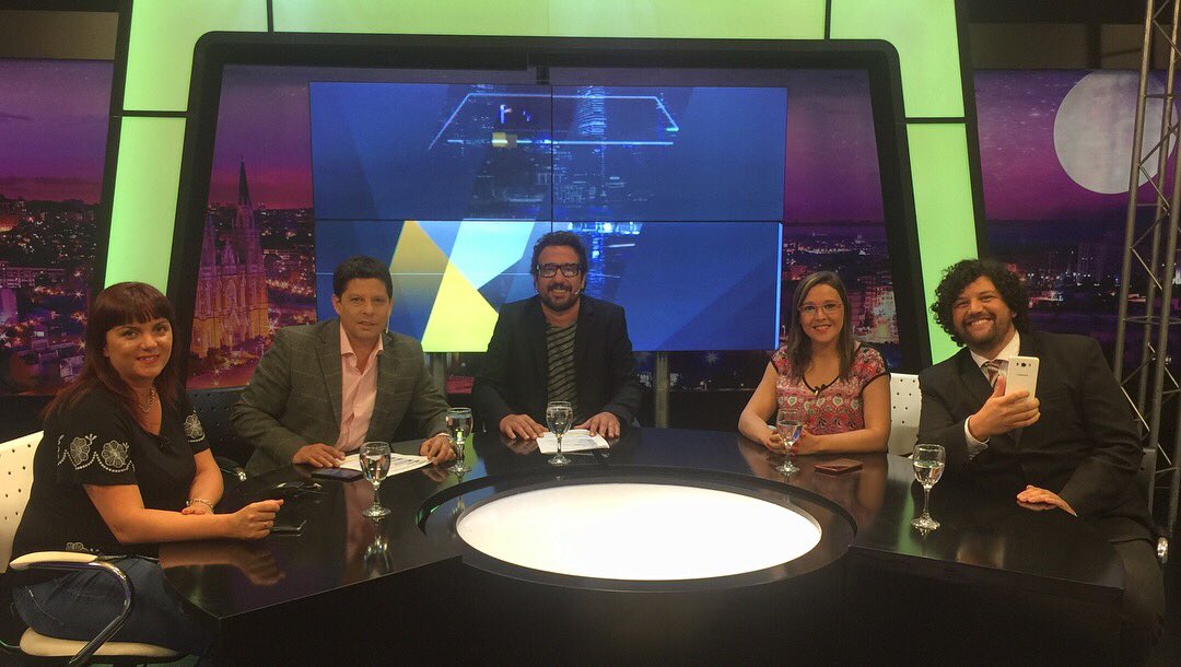 QMnoticias's tweet photo. #Bienvenidos a #PPP con todo el debate sobre la provincia de Buenos Aires. AHORA en #qmnoticias junto a @albinoaguirre y @JorgePeroni1 
#hayotratele https://t.co/1oxfB8Qbs9
