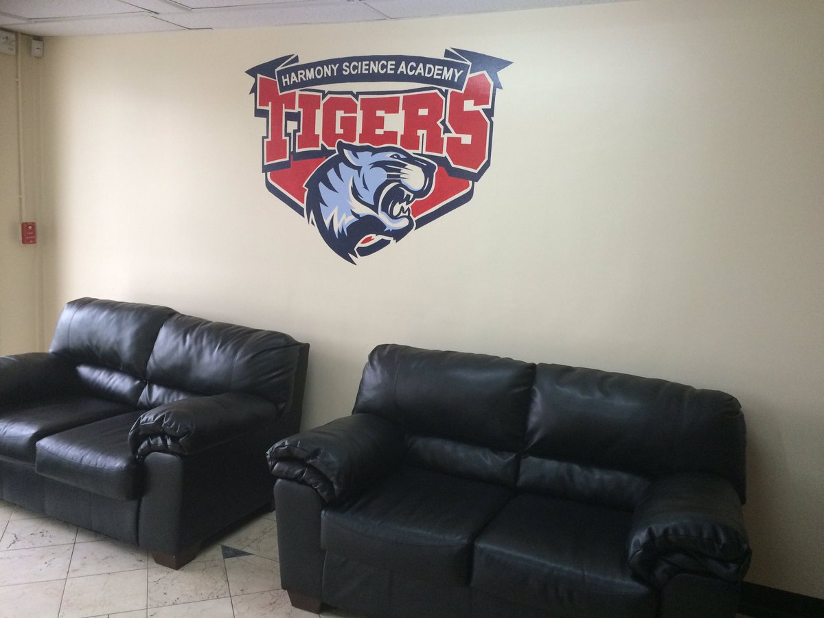 ebasqan1's tweet photo. Hsa Front Office #hsa #tiger #mural #graffiti #wallpainting #wallart #sketch #drawing #art #artist #artists  #drawingportrait #portrait #houstonart #houstonartist #enes #enesbaskan #ebaskan #ebasqan @ebasqan #chalk #boardmarker #satx #satxart #satxartist #sanantonioartist https://t.co/f6vqzDe3TT