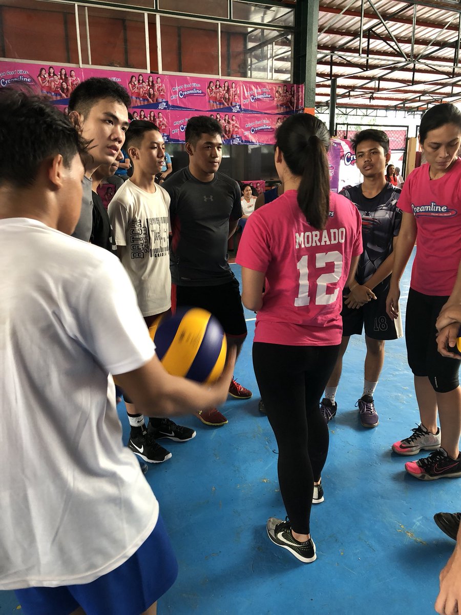 crosscourtph's tweet photo. .@CoolSmashers setter @juliacmorado now here to share her knowledge to our campers. Slots still available for the second session at 11am. 

#BarangayCreamlineVolleyFiesta https://t.co/hgXgD6XzGD