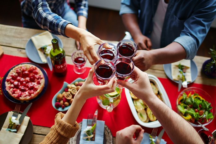 You won’t get caught empty-handed this holiday season thanks to these wine recommendations paired for festive occasions &amp; gatherings. ow.ly/H6Tn30gJsUZ