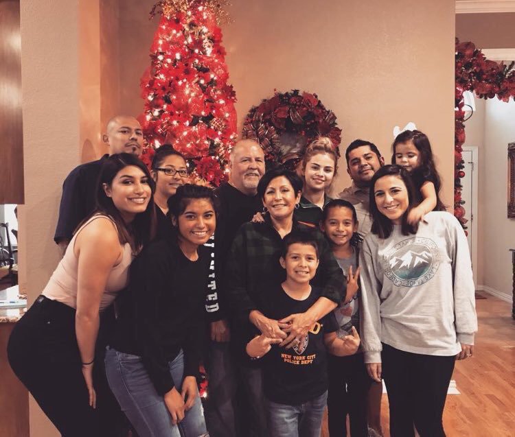 Selena Gomez and her family celebrating Thanksgiving in Texas. ❤. 