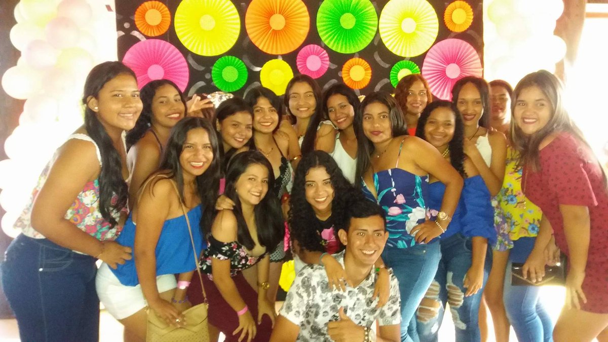 xMendezxx's tweet photo. #Azairus 🎓🔝❤️ https://t.co/QAoebmI1X4