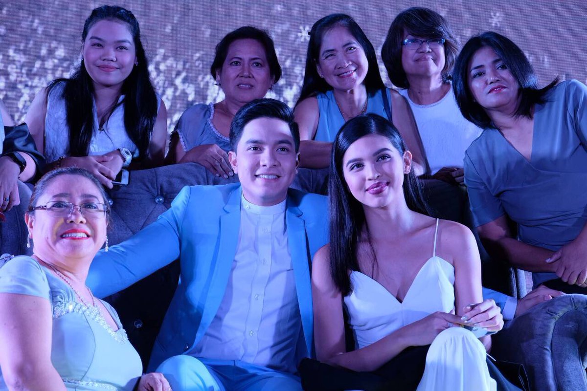 gmanetwork's tweet photo. They fit together like two pieces of a jigsaw puzzle! @aldenrichards02 and @mainedcm at the Timeless Event last night at Metro Tent, Ortigas. Thank you, AlDub Nation! #ADNTimeless2017 https://t.co/wLdaNVImwY