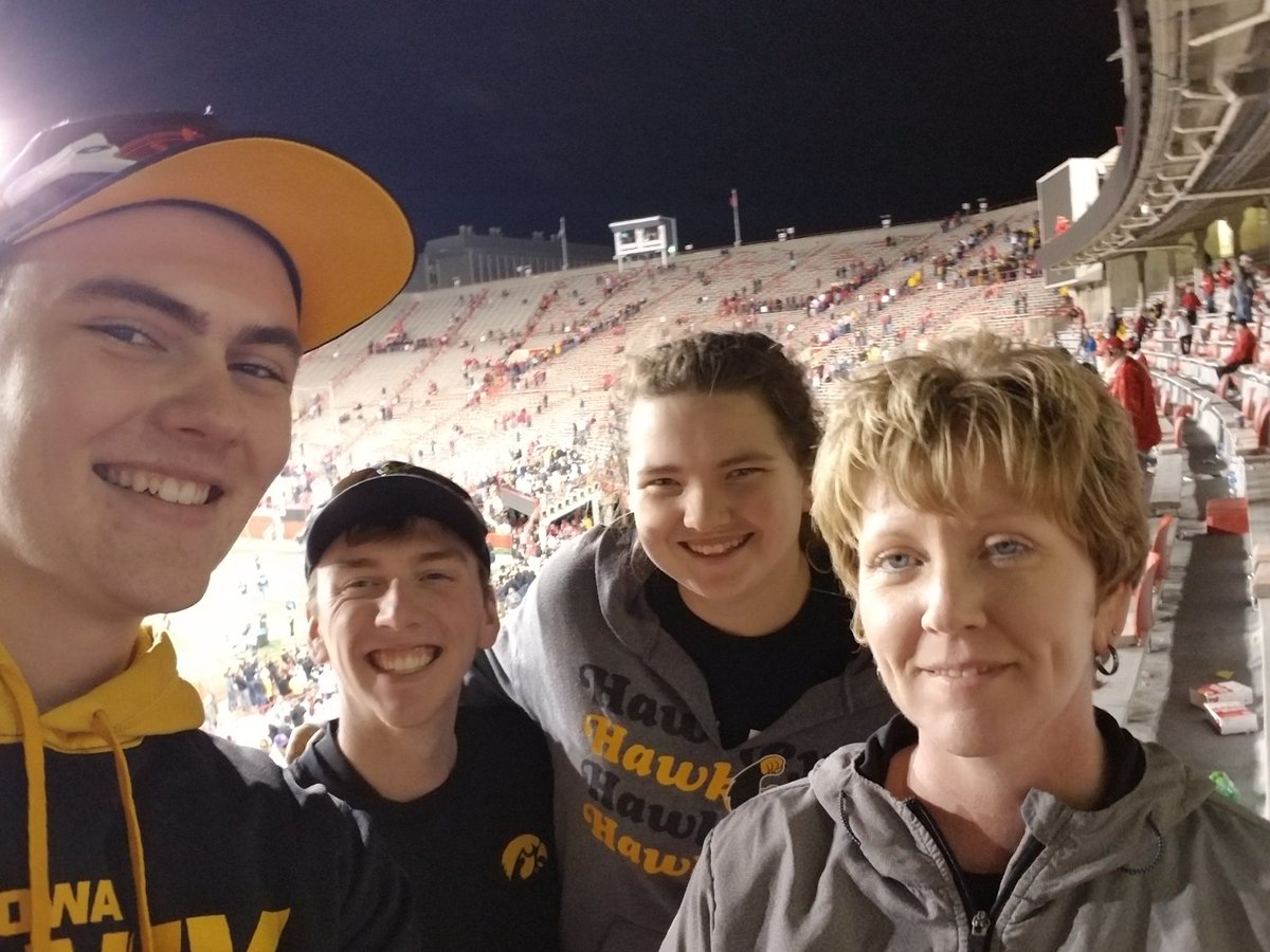 erinthorny's tweet photo. #hawkeyevictory #roadtrip
#70degreesinNovember
#brutalwind https://t.co/AASSeALkmG