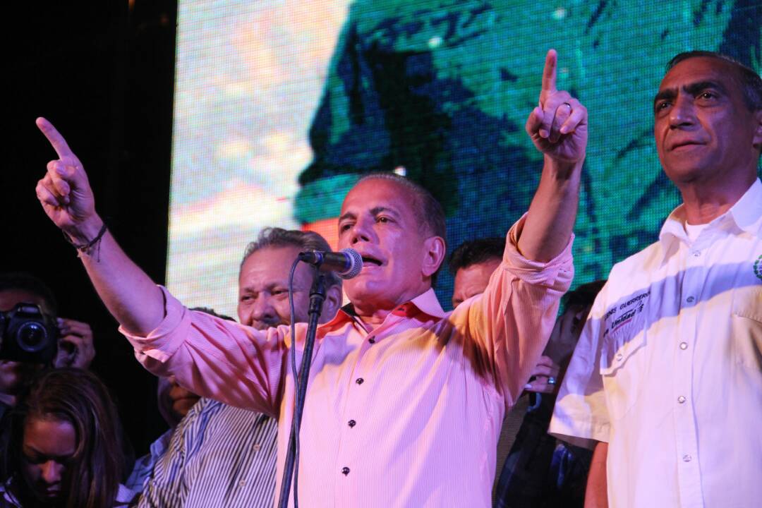 manuelrosalesg's tweet photo. De la mano de los próximos alcaldes  @HernanUnidad  y @alenisguerrero haremos de la Costa Oriental del Lago una tierra de progreso. ¡Vuelve la esperanza! #EnDefensaDelZulia https://t.co/e2ISCQsmhJ
