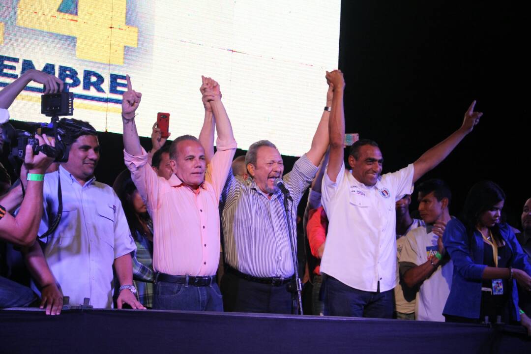 manuelrosalesg's tweet photo. De la mano de los próximos alcaldes  @HernanUnidad  y @alenisguerrero haremos de la Costa Oriental del Lago una tierra de progreso. ¡Vuelve la esperanza! #EnDefensaDelZulia https://t.co/e2ISCQsmhJ