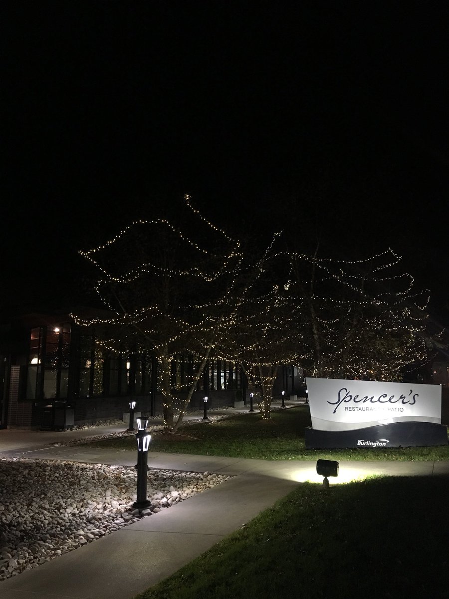 Such an enchanting entrance to dinner <a href="/Spencers_W/">Spencer's Waterfront</a>! When snow covers the ground, it will surely feel like a #WinterWonderland #BurlON