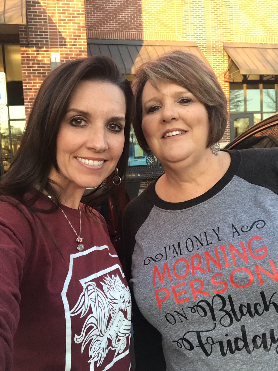 erica_aiken's tweet photo. Fun day Black Friday Shopping with my mama #Shoppingcomplete #BlackFridaydeals #shoptilyoudrop https://t.co/gMEgEunNPK
