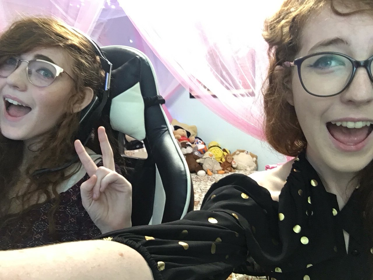 Aubrie Healy on X: Streaming with my twin sister! Go watch guise  t.cog7jkrJOAzN t.cojpdMeT7Km5  X
