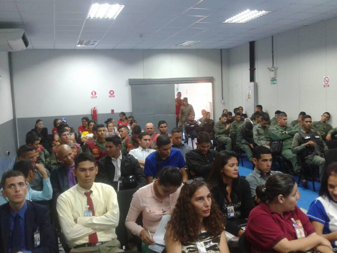 InaMujerTru's tweet photo. Foro de formación y sensibilizacion a los Organos Receptores de Denuncia #contraviolenciadegénero en la Gran Base de misiones Hugo Chávez https://t.co/OVclsOToTL