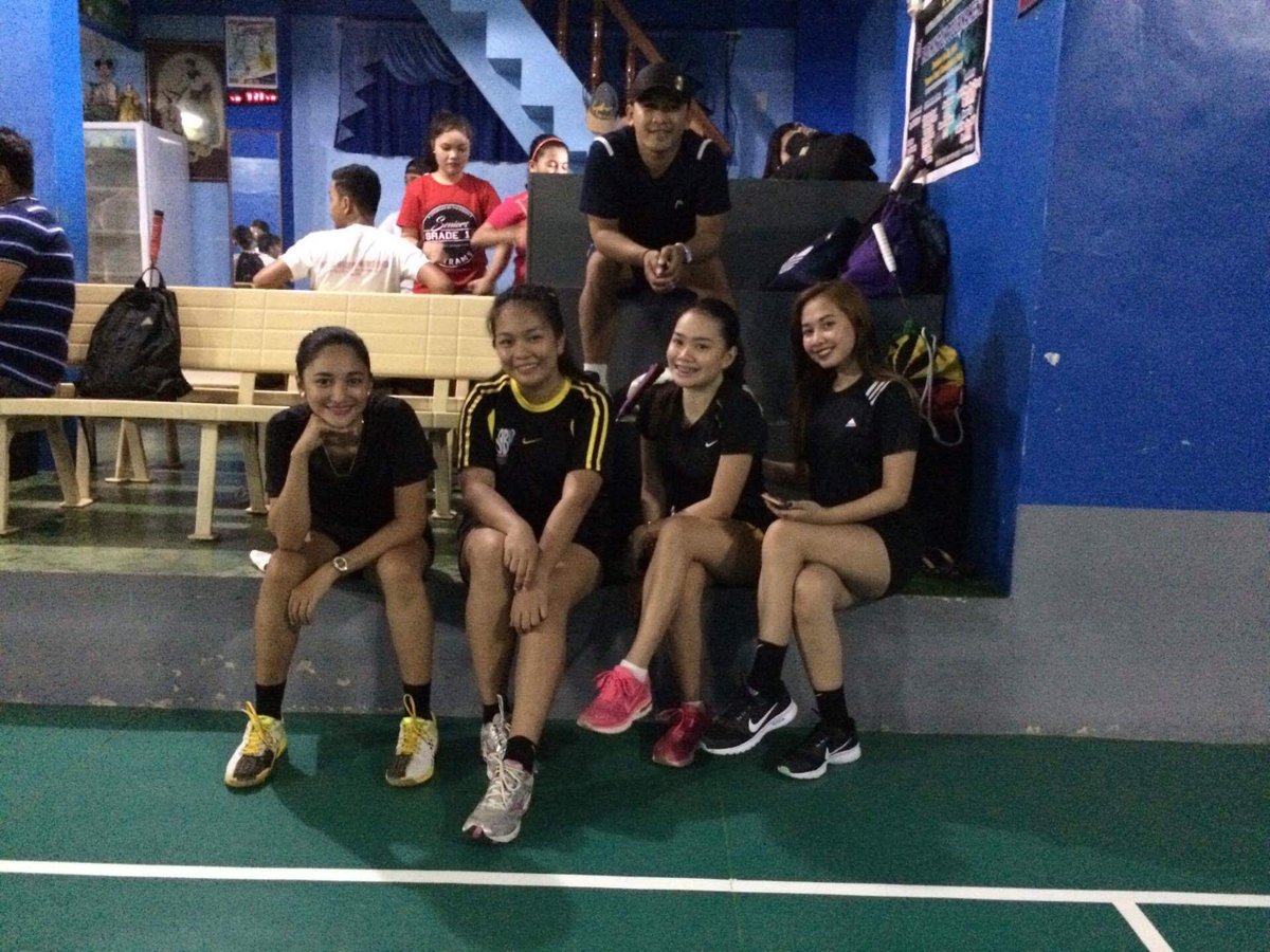 nelyayow's tweet photo. Badminton girls ๐ธโบ๏ธ #TeamSmcc #Clustering https://t.co/vD4ODlxeEu