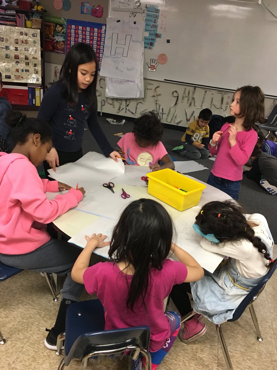 jlarson_jessica's tweet photo. Our awesome 3/4 buddies working together to help us come up with a winter mural.  @PritchTiff @WellingtonWSD https://t.co/4x6n5CMSEH