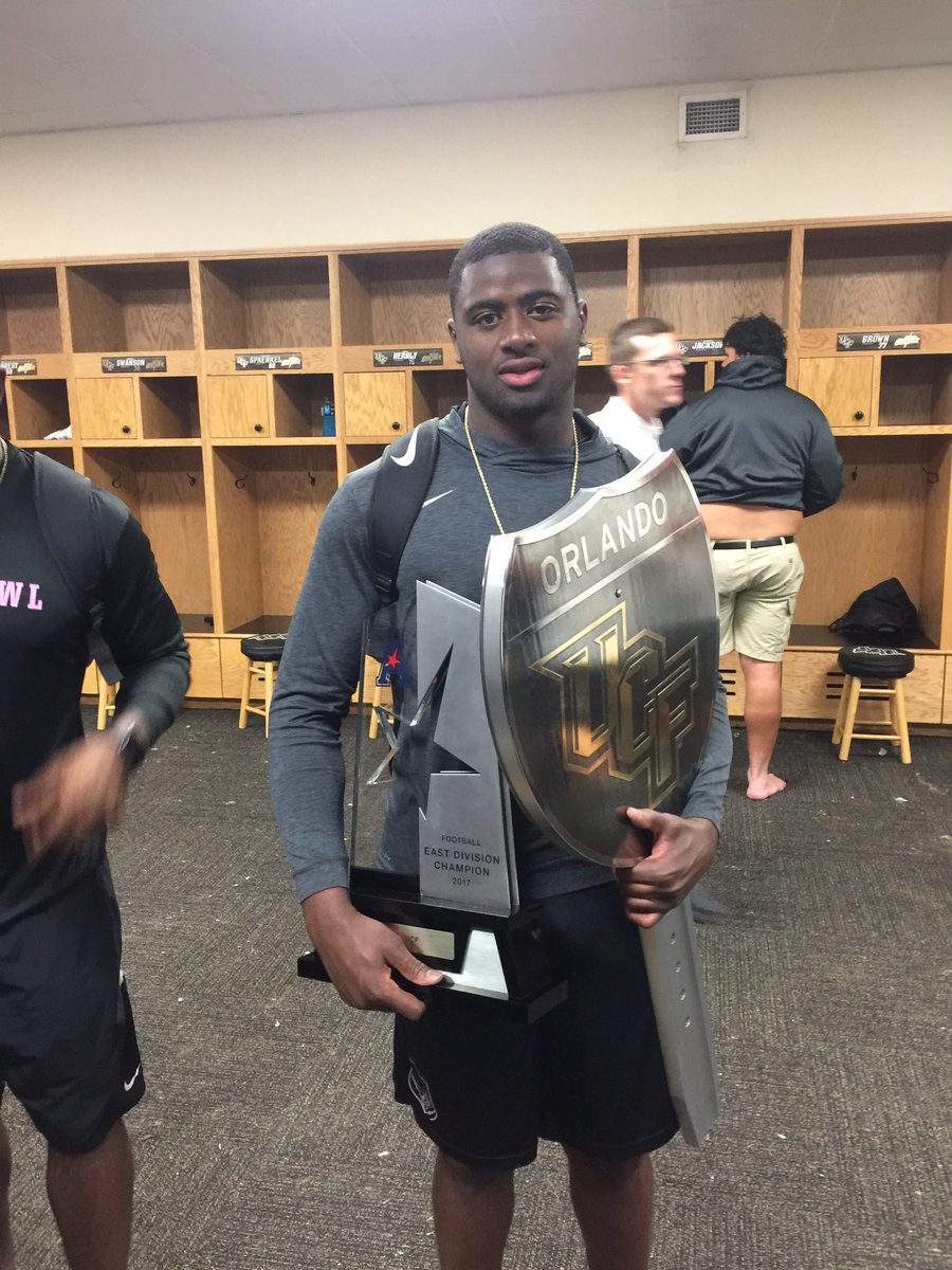 EMitch__'s tweet photo. Ain't it a blessing I love my team 🙏🏾❤️💯 11-0!! #Onemore https://t.co/DAqQ8SLaks