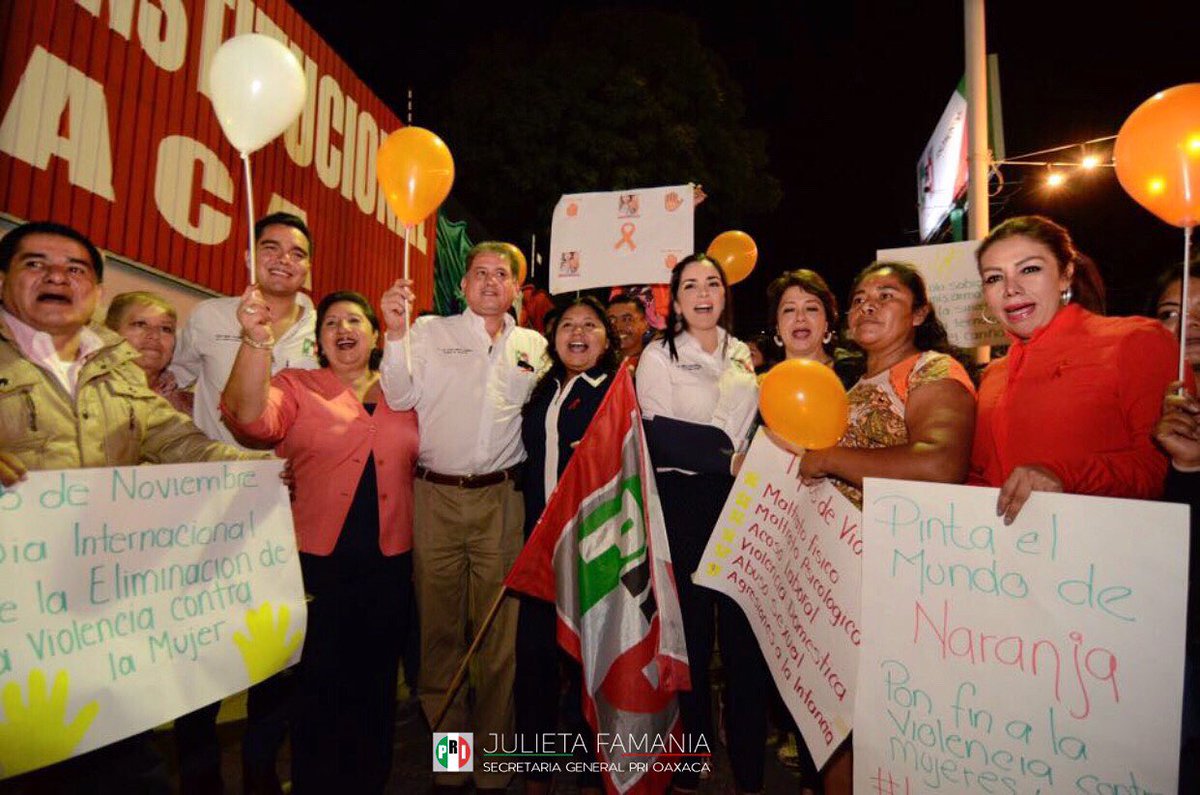 julietafamania's tweet photo. Por iniciativa del @ONMPRIOAXACA realizamos esta tarde una grandiosa caravana por las calles de la Ciudad de #Oaxaca, para erradicar la violencia contra las mujeres y niñas. #LaCausaNosUne 🤚🏼 #MesNaranja https://t.co/SCkLy9rc0F