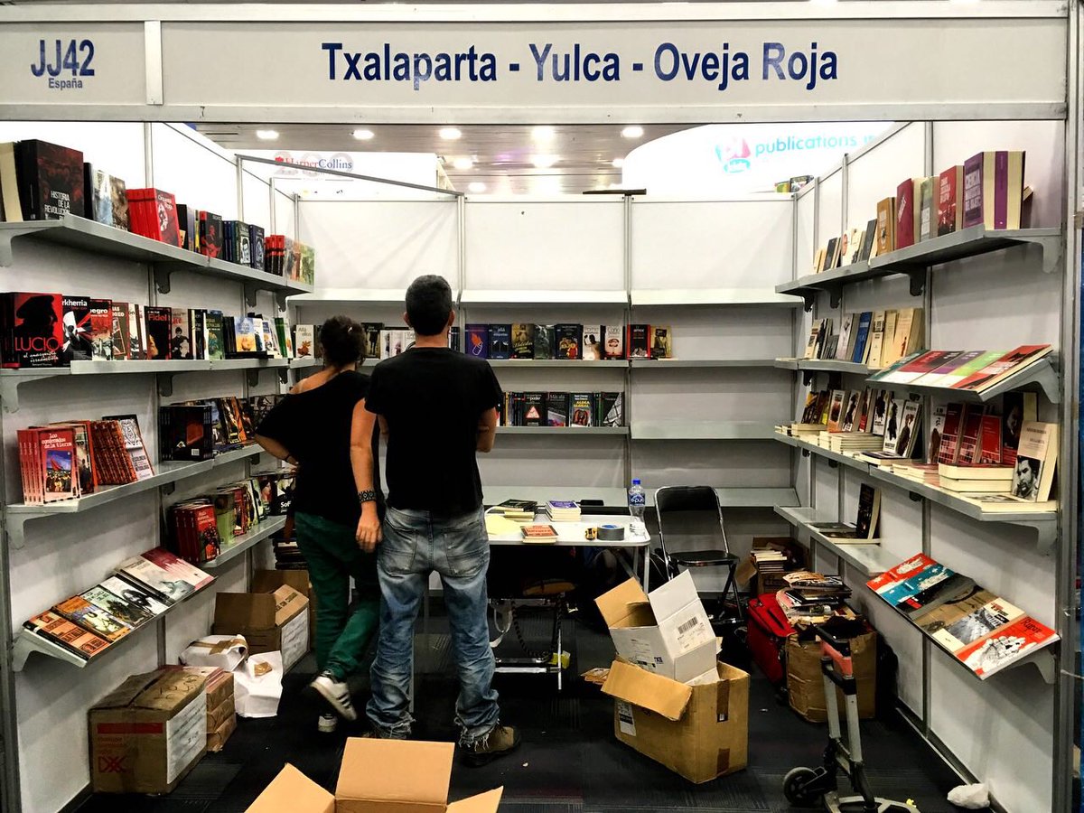MerenderodPapel's tweet photo. Desde la #FILGuadalajara @MerenderodPapel y @pensarecarton listos con #Txalaparta #Yulca y #OvejaRoja https://t.co/oWR2XGJKXq