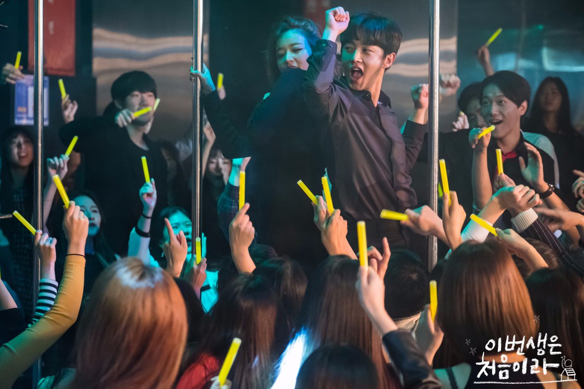 CJnDrama's tweet photo. 반전매력 뿜뿜했던 우리 뽀미♥
원석이의 신난 춤사위까지 불토 준비되었나요?_?
#섹쉬한_당신_뽀미 #원석아_그래도_되니ㅠㅠ
- 
✔ tvN 이번 생은 처음이라 매주 월화 밤 9시 30분 방송 https://t.co/NpeiZ7OICZ