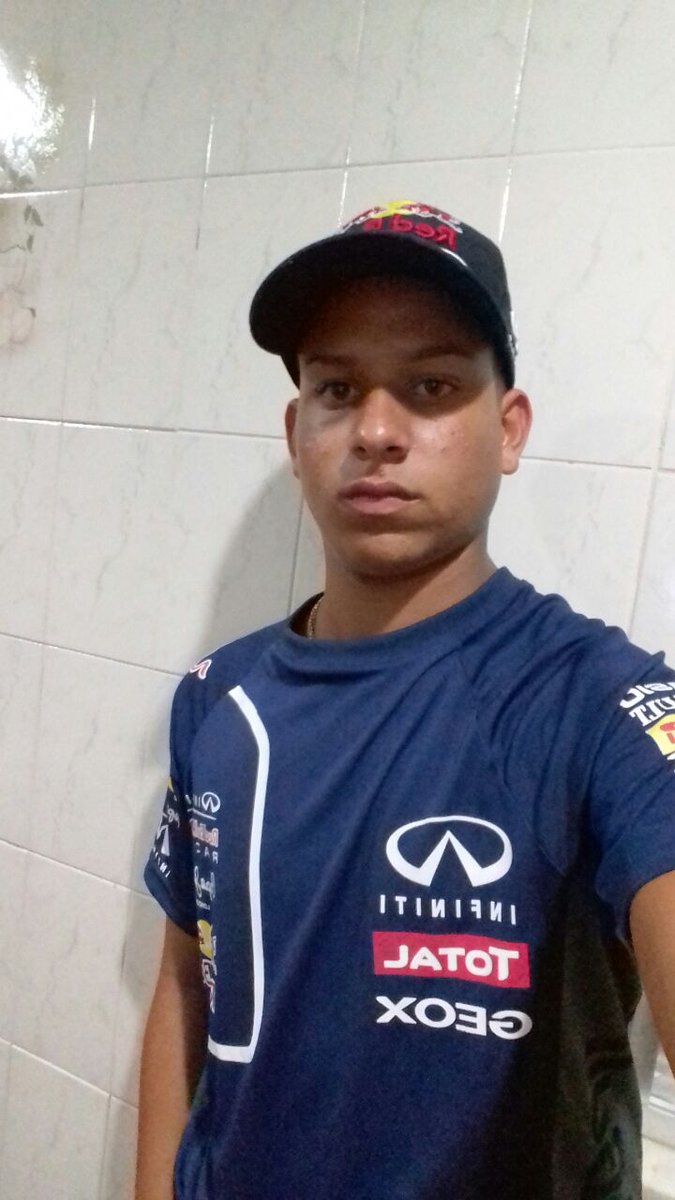 TIONOG22's tweet photo. Tamo Aii Mais Um Ano Se Passo Deixa Vim Mano NOG Não Tem K.o Alegria Saúde Em Primeiro Lugar 

#Parabéns Pra Mim 1.6 🎂👏😭 https://t.co/JyJRnhJQiA