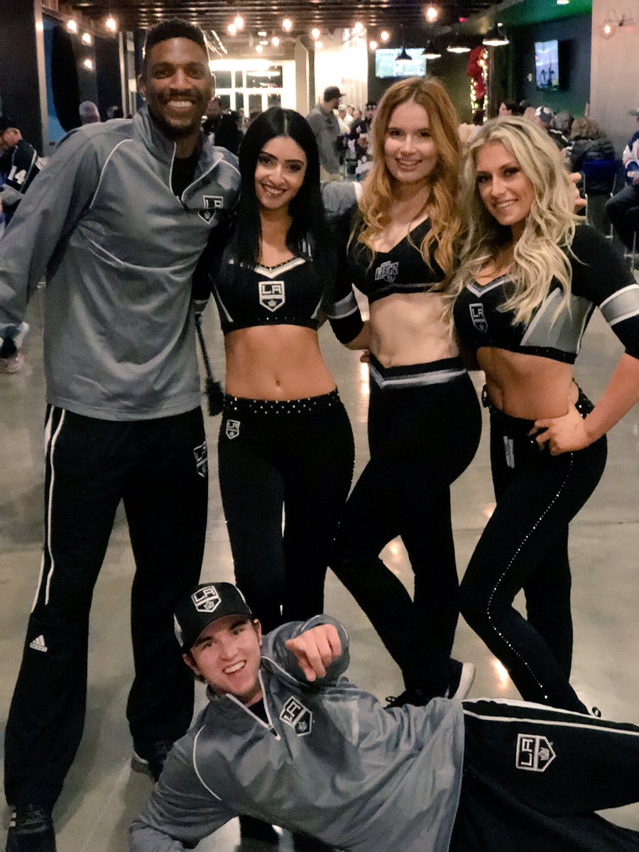 LAKingsIceCrew's tweet photo. Enjoying some Friday night hockey courtesy of the @ontarioreign https://t.co/d1nfhcOBtF