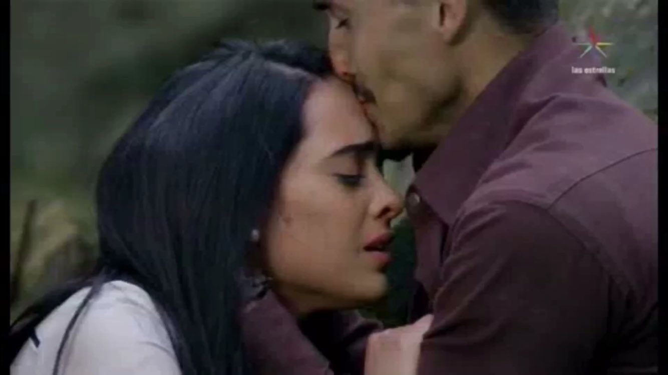 La Hija Del Mariachi Capitulo 205 : La Hija Del Mariachi / En el capítulo 206 de la hija del mariachi,luego de fuerte discusión, emiliano tiene un hermoso detalle con rosario y ella lo perdona.
