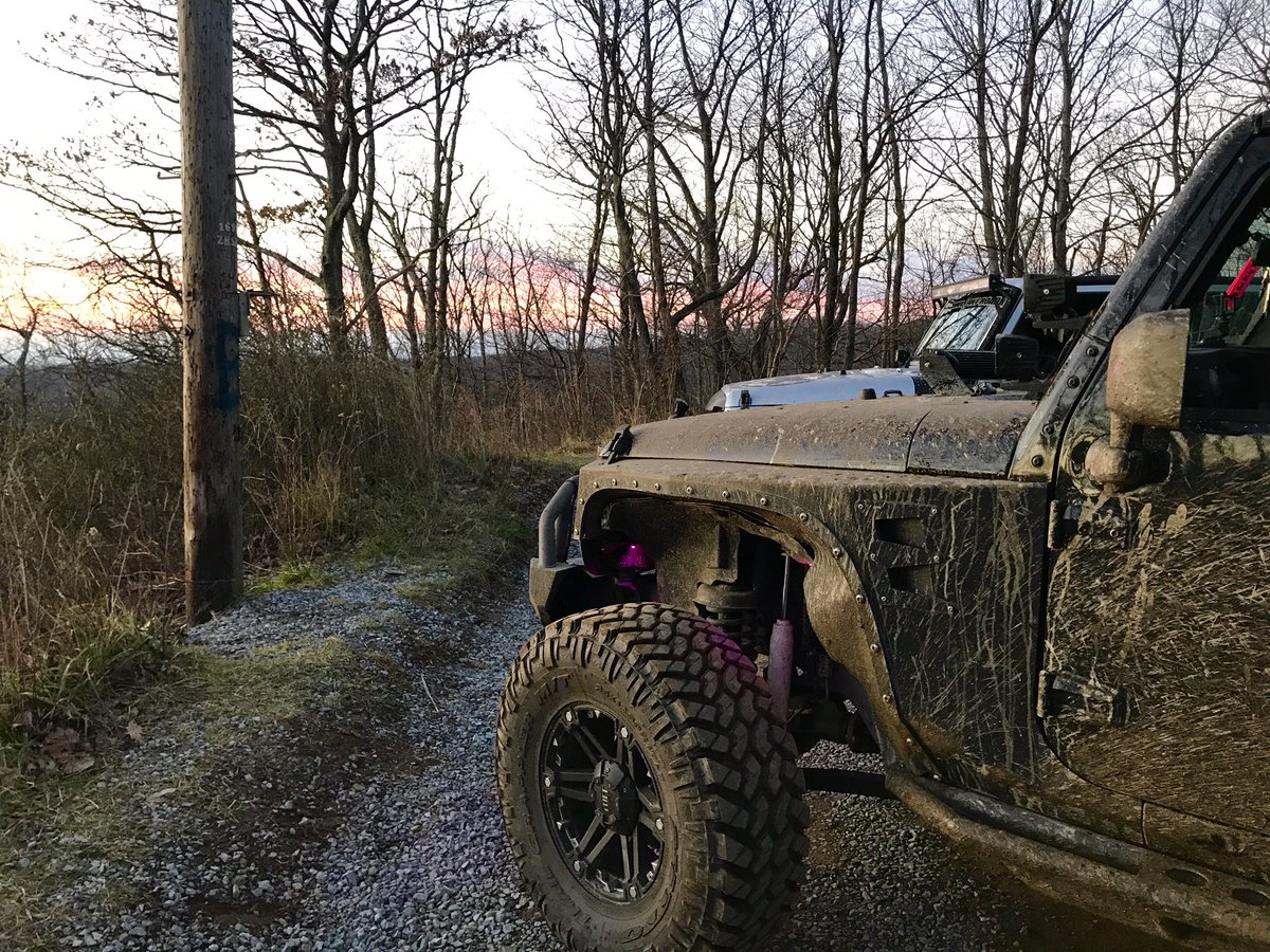 Tennessee Thanksgiving adventures today!  🦃⛰😁🍂🌲#tennessee #mountains #thoseviews #perfectday #mybabies #happymomma #VikingMountain