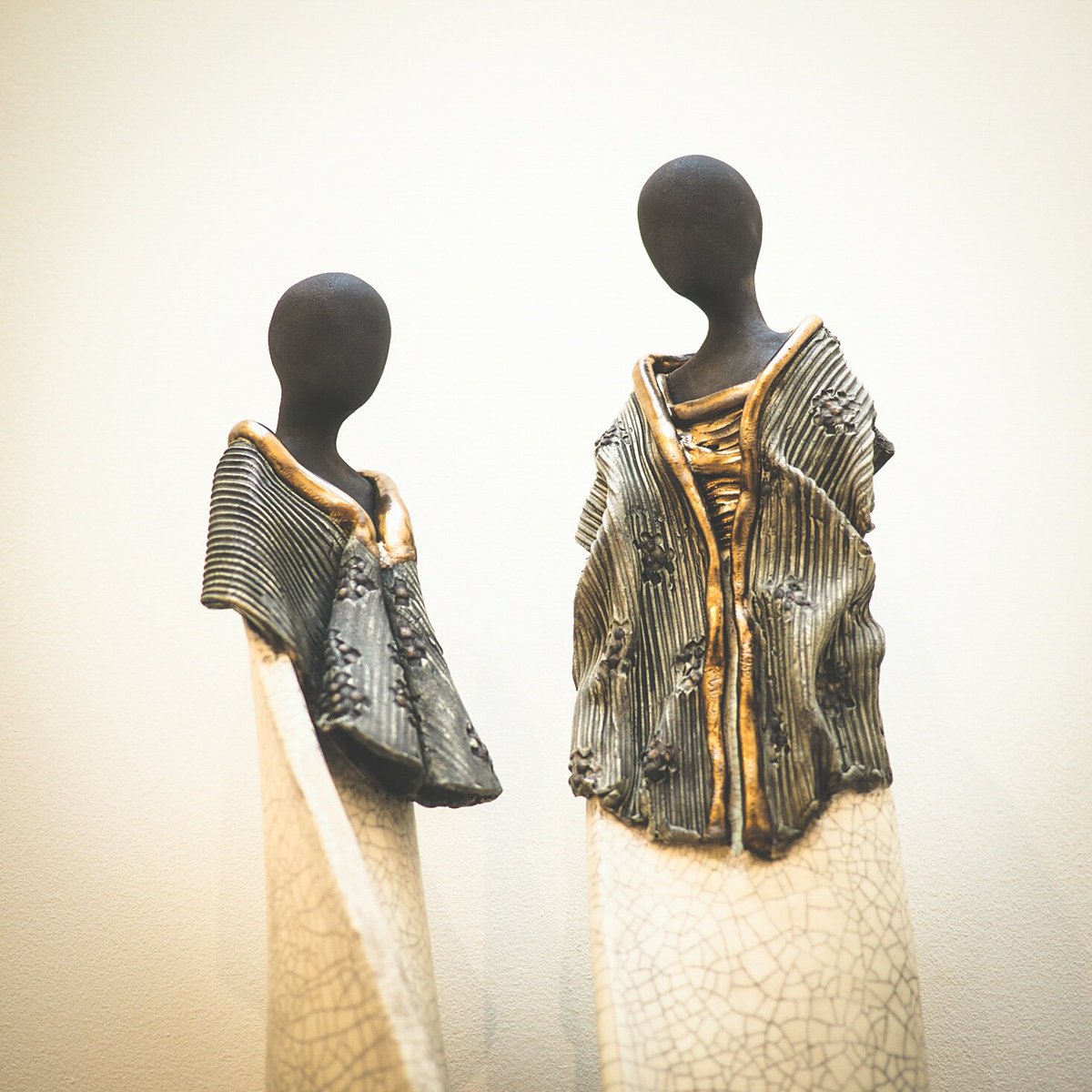 CCFFCMA's tweet photo. #Craft150 @craftcouncilbc member Carolyn Dipasquale's beautiful ceramic sculptural ladies are an elegant piece of decor, bringing a combination of class and modernity to any home
#ceramics #pottery #clay #ceramiccraft #decor#modern #sculpture #sculptural #sculpturalceramics #ccbc https://t.co/PY6p995yws