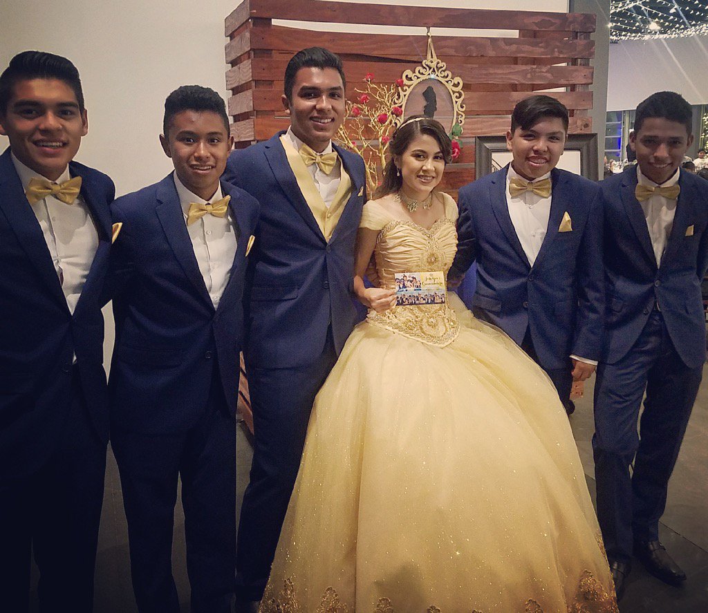 BoxOfCheese's tweet photo. Feliz cumpleaños Joselyn! 🎉#HappyBirthday #QuinceañeraPhotoBooth #BeautyandtheBeastTheme https://t.co/sWwzhjcVuP