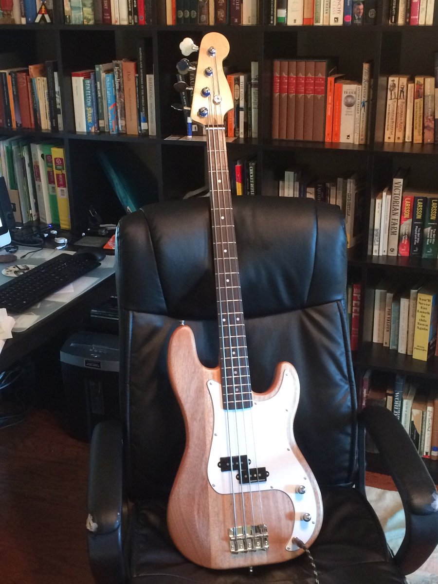 BoycottsBat's tweet photo. If you want that vintage P bass sound, make one yourself. #quitepleased https://t.co/D84FTXZxqB