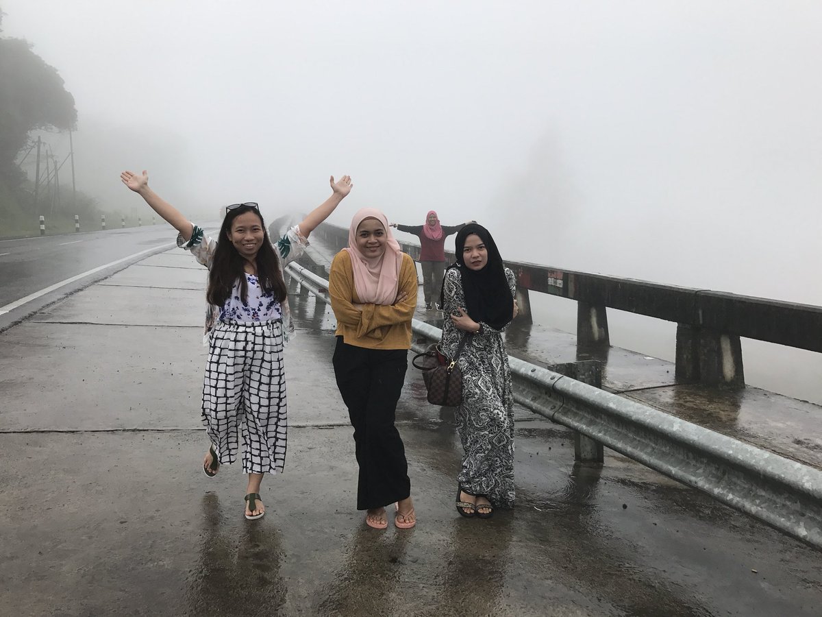 lempeng25's tweet photo. Oshem place, oshem view and oshem friends make an oshem memories.
#sabahtrip #musafirtraveller 
#throwbackvacation https://t.co/vZoFiN8vhT