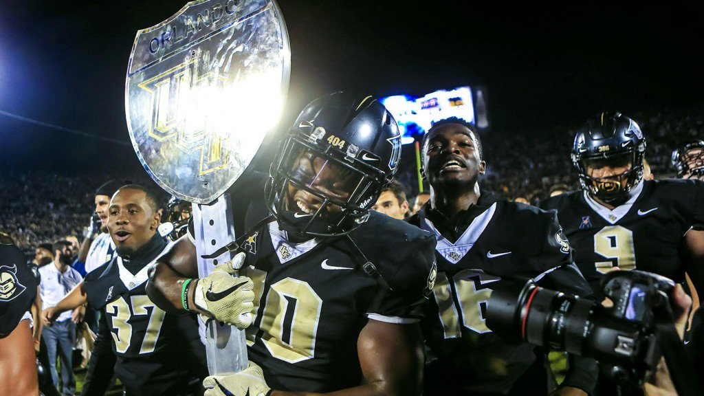 orlandosentinel's tweet photo. UCF rallies for historic win over rival USF, clinches perfect season https://t.co/ONRf87xSNM https://t.co/5DODVVcBAL