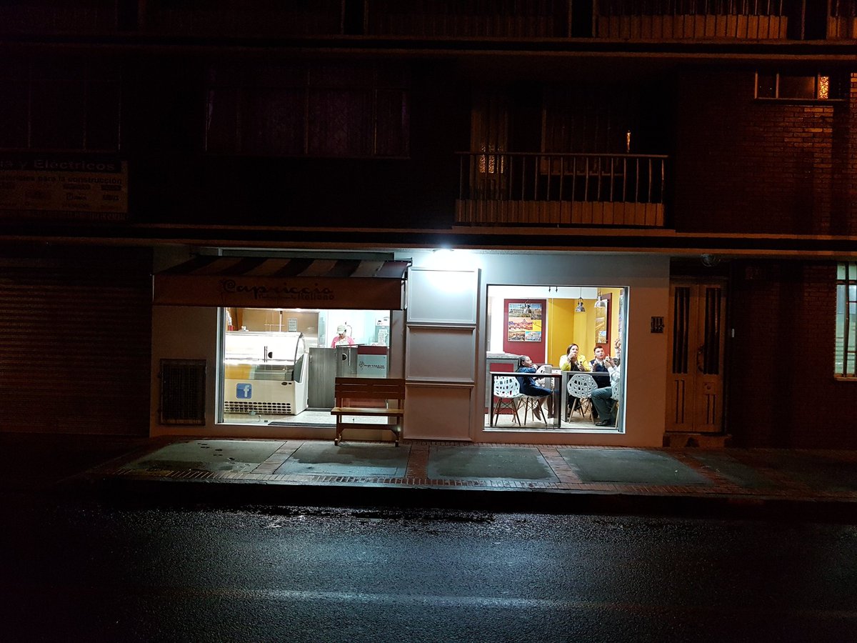 capriccioitali1's tweet image. Estamos listos! Después de muchísimo trabajo hemos terminado la ampliación del local! 
Finalmente podemos ofrecerles sillas y mesas para gustar el helado de Capriccio! 
Y también muy pronto con muchas novedades!
Los esperamos también este fin de semana