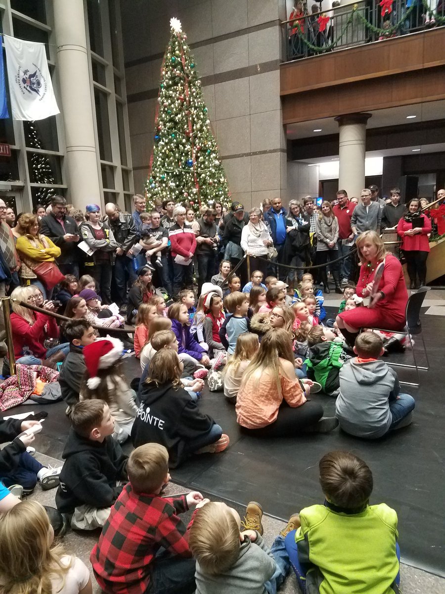 What a night of talent and traditions.  Full house @HamcoIndiana Judicial Center for our tree lighting ceremony. <a href="/NoblesvilleIN/">City of Noblesville</a> @4NFUMC <a href="/Mainstrt/">NoblesvilleMainSt</a>