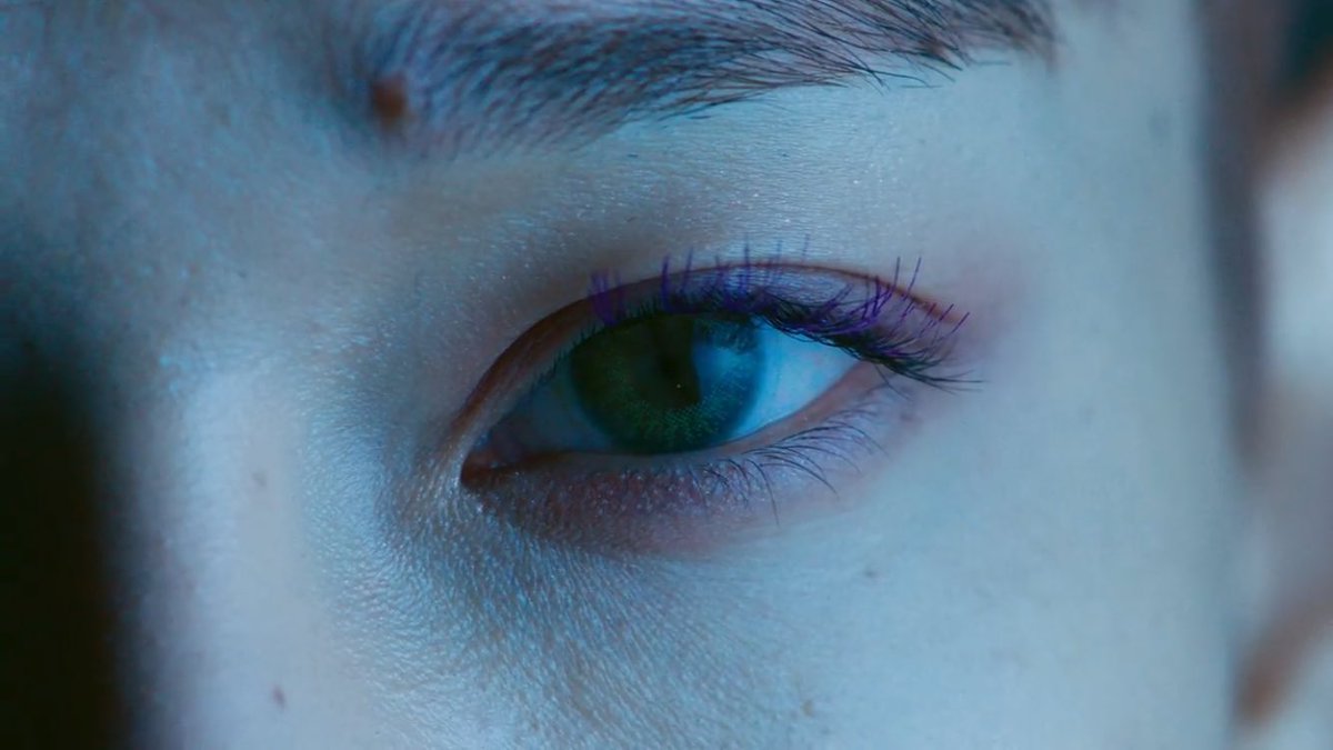 xiuftbaek's tweet photo. THE PURPLE MASCARA IS SO PRETTY https://t.co/PP40jLEChe