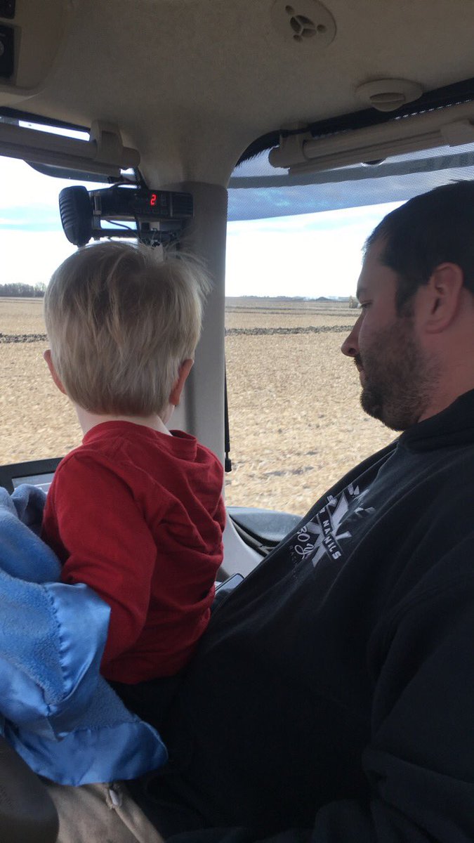 RacingMeyer's tweet photo. Crew Chief visited Nick in the field tonight. They talked set up and are ready for 2018 🏁🏎 #BeFasterThanTheTractor https://t.co/TEVLEVjAto