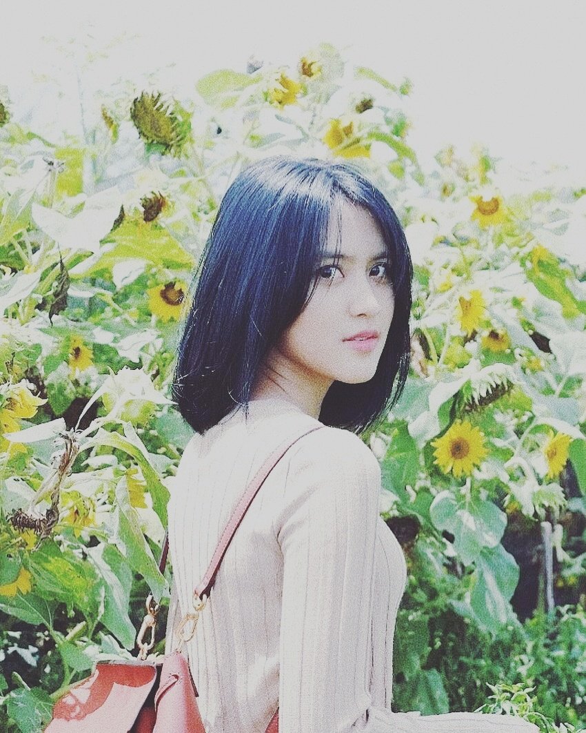 Vanessa Ayu Elvera (@ayuvanessaayu04) on Twitter photo Happy birthday <a href="/25MutiChiBi/">Mutiara Dewi</a> semoga panjang umur & sehat slalu sukses trus buat karirnya pkoknya WYATB 🎂🎊🙏😊🎈🎁 Happy birthday <a href="/25MutiChiBi/">Mutiara Dewi</a> semoga panjang umur & sehat slalu sukses trus buat karirnya pkoknya WYATB 🎂🎊🙏😊🎈🎁