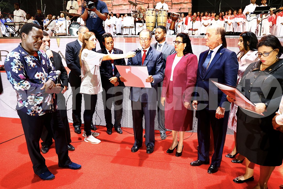 SCOANTBJoshua's tweet photo. Prophet T.B. Joshua was also honoured by the Congress and Senate of the Dominican Republic with two awards. https://t.co/2PHCXtUTlc