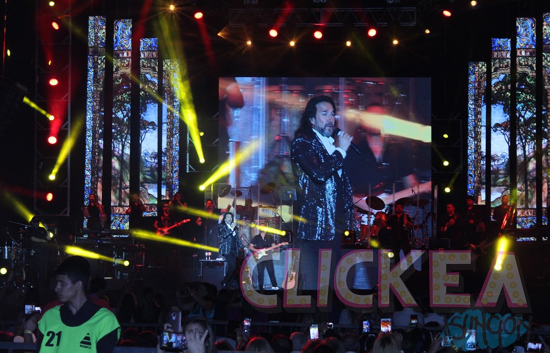 RadarSocial_TV's tweet photo. @MarcoASolis  hizo vibrar a su público en el Club Fernando de la Mora de Asunción, en el marco de su gira “Y La Historia Continúa Tour” #MASPy @RPMparaguay 

Más fotos: https://t.co/QXAfxHjO3x https://t.co/U00oBfz2G8