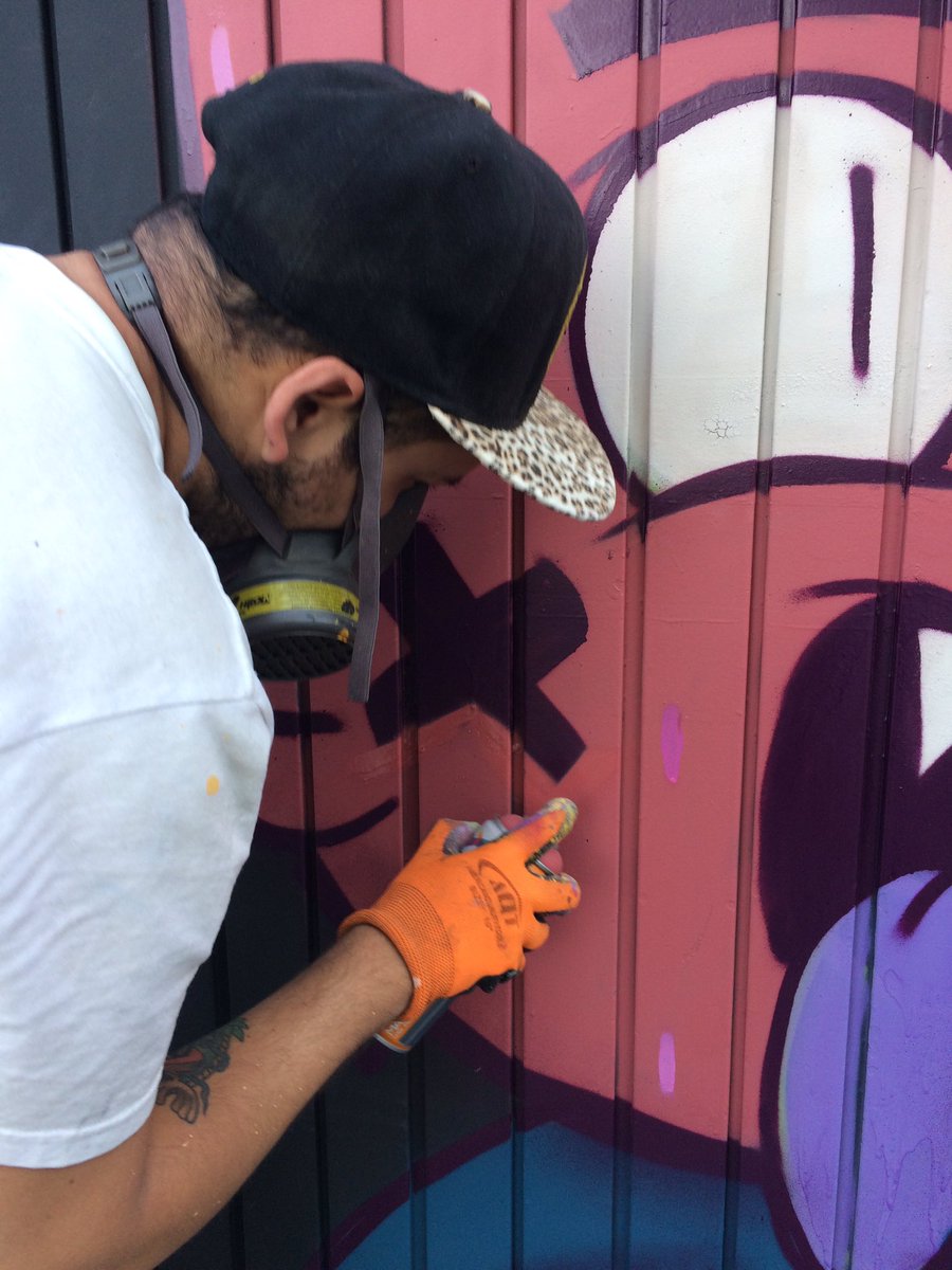 ArtyandChikle's tweet photo. #Chikle rockeando hace una semana 😻#ilsk #artyandchikle #reyesstreetwear #urbanart #graffiti #furry #wolf #streetart #Aguascalientes https://t.co/pVMQ9B8I4v