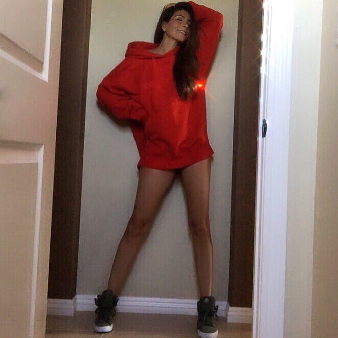 pattymanterola's tweet photo. ¿Quieres que sea tuya?......¡La sudadera de hombre de @hm mal pensados! 😂 corre a mi Instagram: patriciamanterola, y checa en la foto cómo participar en #PattyPaTi #ElPremioDeLaSemana #ThePrizeOfTheWeek #viernes #friday #fridaymood 😉💕✨ https://t.co/Kjh5rxcnfd