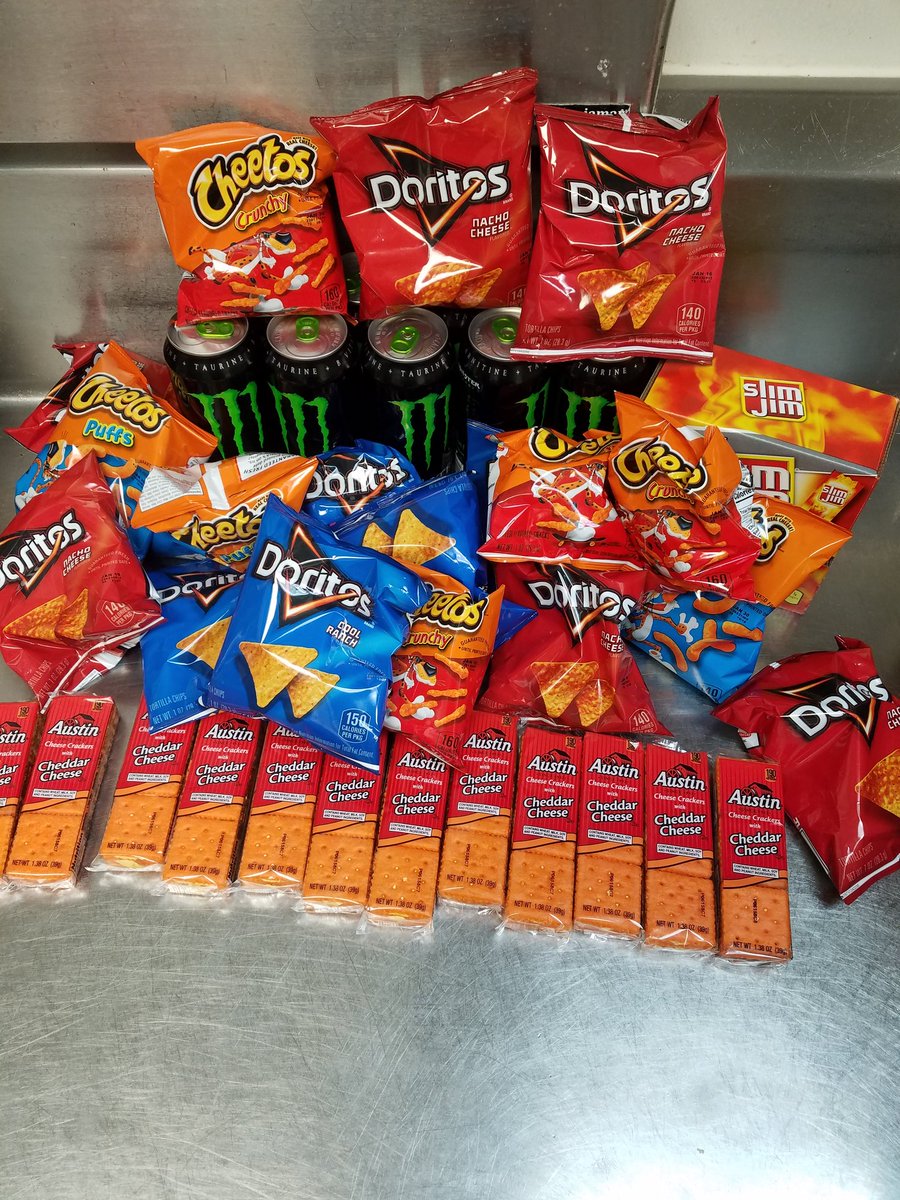 SpencerLong12's tweet photo. Got the team all energized up to rock black Friday #MillsMonarchy  @wherry_lisa @ChilisJobs https://t.co/wrB466q1YQ
