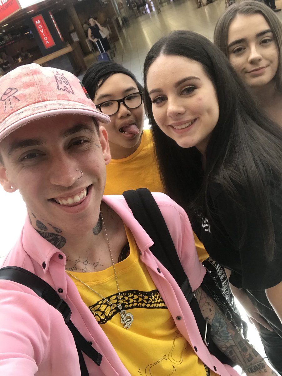 henryytraan's tweet photo. wish u the best @iamblackbear x https://t.co/kvFgw42zeH