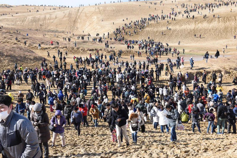 これが日本の景色！？鳥取砂丘にポケモンGO目当ての人が集まり過ぎｗｗｗ