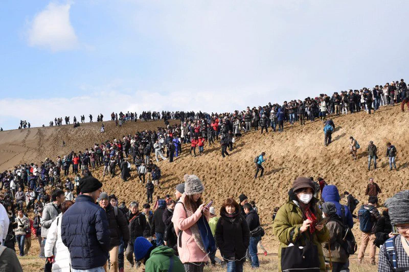 これが日本の景色！？鳥取砂丘にポケモンGO目当ての人が集まり過ぎｗｗｗ