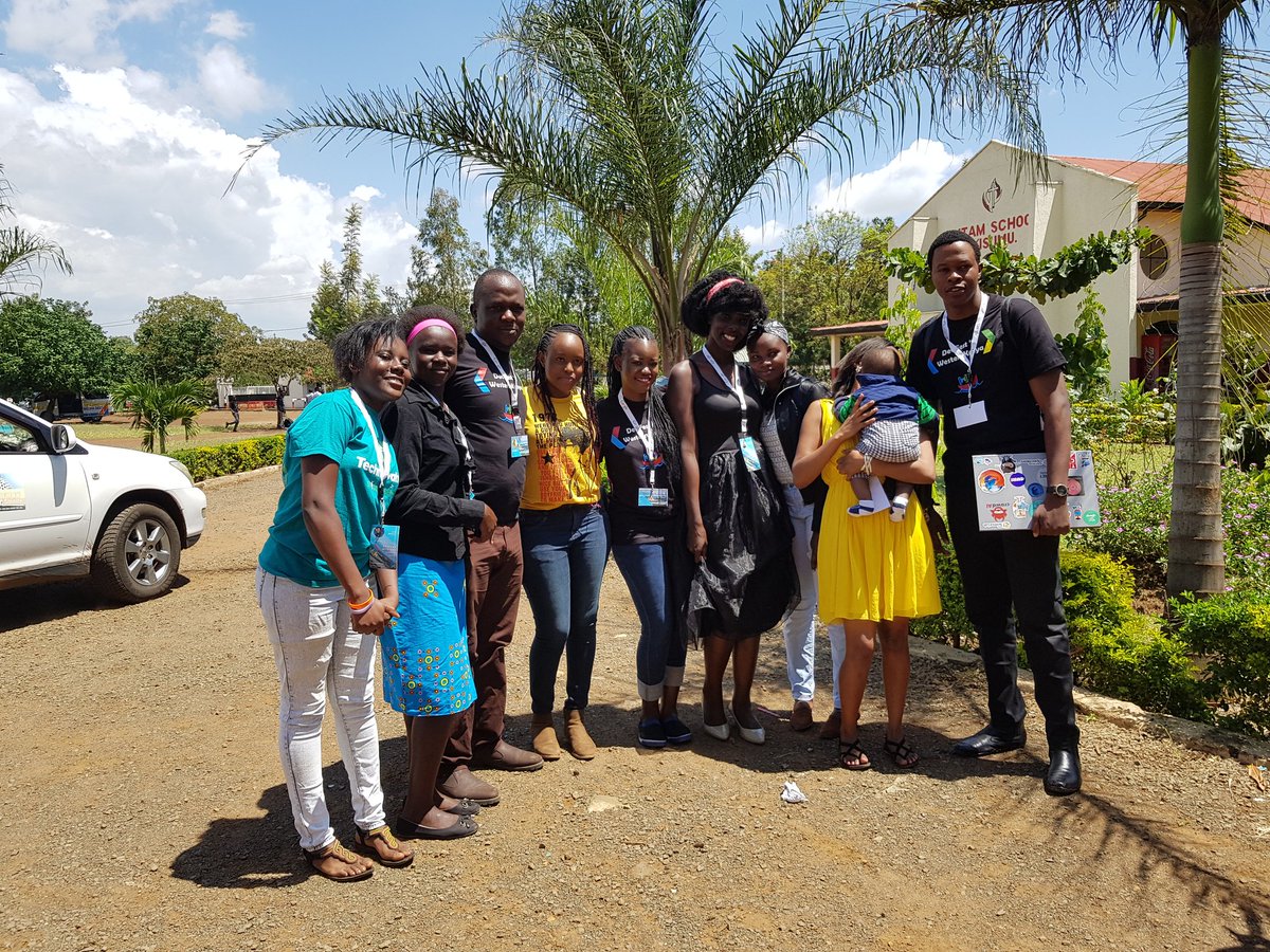 crowdol's tweet photo. #DEVFESTWESTERNKE
Tech girls. Cc @DeniseAllela https://t.co/LM5t5lmGNj