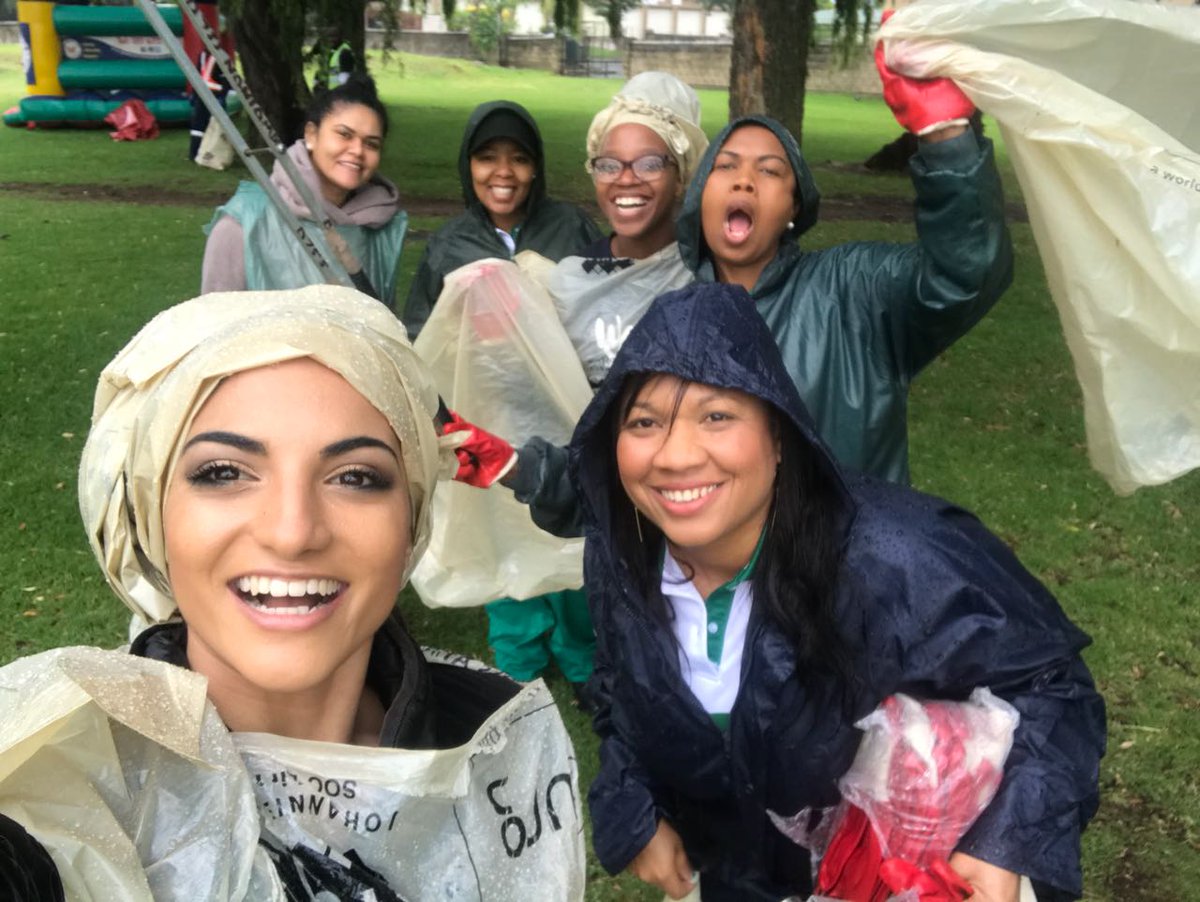 missearth_sa's tweet photo. We came, we cleaned &amp; we danced in the rain #AreSebetseng #CleanUp with @CleanerJoburg @CityofJoburgZA https://t.co/949AQ9J6Ut