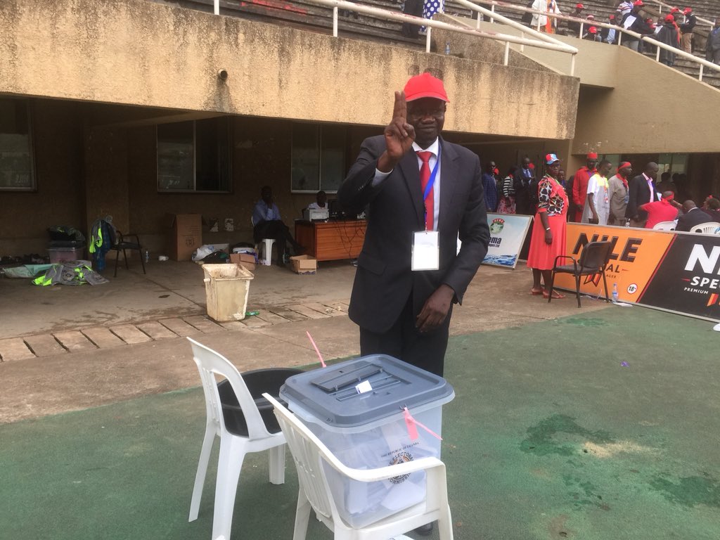 ug_edge's tweet photo. #FDCDecides2017 @PatrickAmuriat: “I promise to make @FDCOfficial1 a great party, again”.
“This is not my win, its FDC’s. I am your party president that will pull the party together.” #FDCElections https://t.co/NbcHvd6WrS https://t.co/jMUekc9vKk
