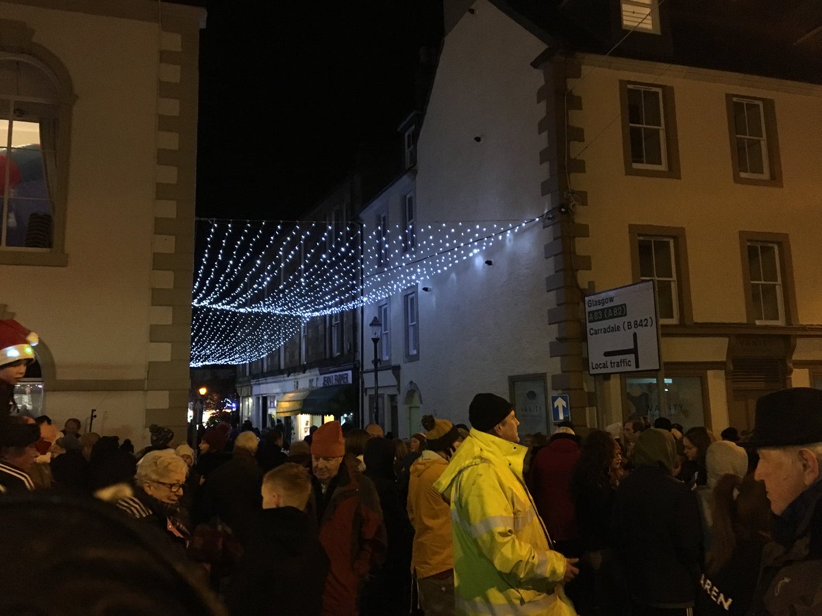 Love_Kintyre's tweet photo. Well done to @ctownxmaslights for another year, another great show lead by KSPB and another great switch-on!  We have some superb festive lights in #Campbeltown so make sure you come and visit one evening if you've not already popped down. https://t.co/mVqMnAt5Ma