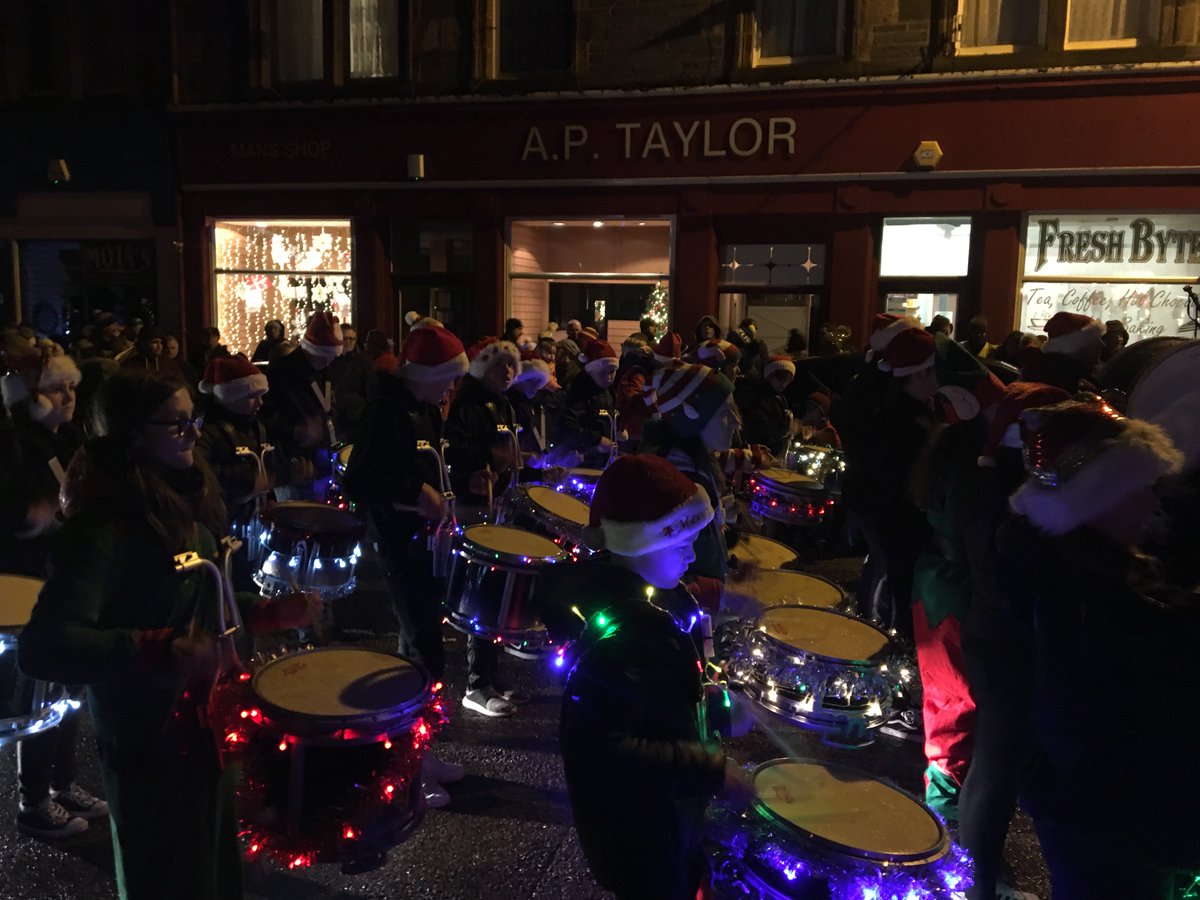 Love_Kintyre's tweet photo. Well done to @ctownxmaslights for another year, another great show lead by KSPB and another great switch-on!  We have some superb festive lights in #Campbeltown so make sure you come and visit one evening if you've not already popped down. https://t.co/mVqMnAt5Ma