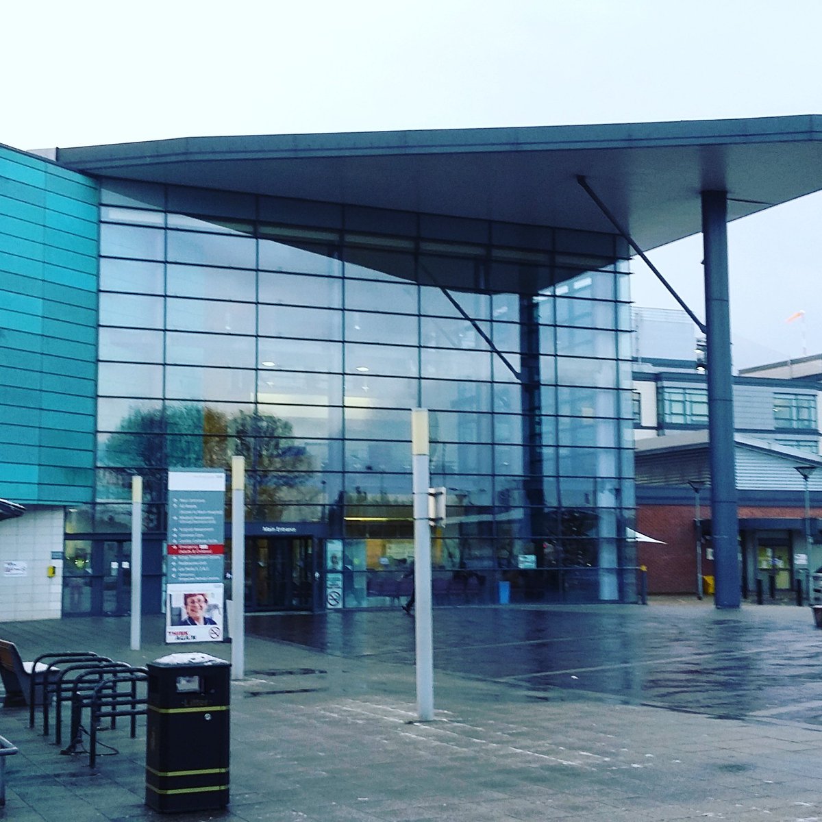 fferraro5's tweet photo. Finally at #Derby Royal Hospital for the Young Life Scientific Symposium #yls17 @yls2017 #ferrarotrainer #PhD #research #buproud #learning #sport https://t.co/jwEurfC6ec